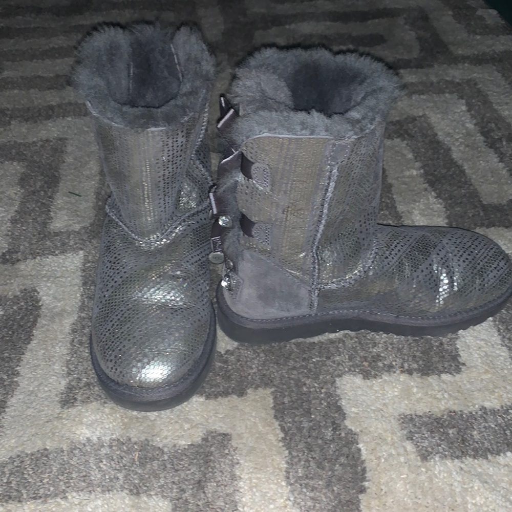 worn once. nothing is wrong with them they just aren’t my style